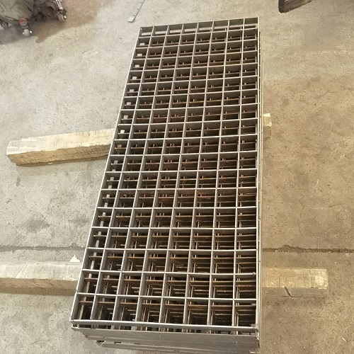 插接鋼格板、互插鋼格柵板：綠色環(huán)?？苫厥? /> 
</p>
（一）鋼材來源及可追溯性<br />
優(yōu)質鋼材選用<br />
<strong><a href=