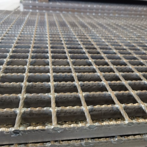 安全與耐久：發(fā)電廠脫硫平臺鋼格板鋼格柵板應(yīng)用與設(shè)計