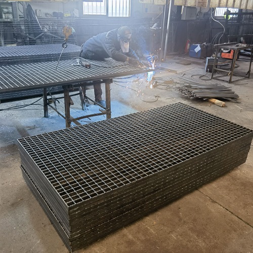 平臺(tái)鋼格板鋼格柵排水與通風(fēng)效果