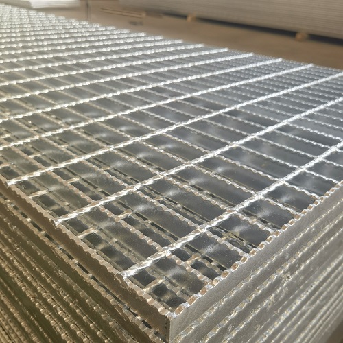 鋼格板在平臺(tái)中的應(yīng)用與耐用性優(yōu)勢(shì)