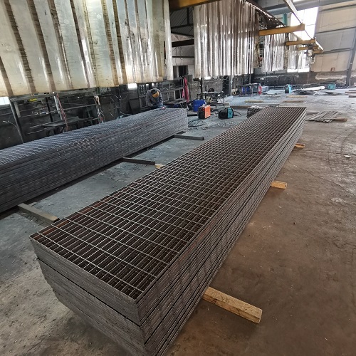 客戶案例：某工廠因貪便宜買劣質(zhì)鋼格板，損失超百萬(wàn)！