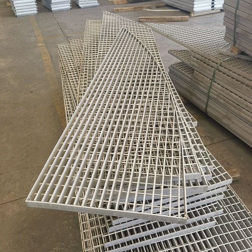 石化行業(yè)鋼格板防火方案：阻燃涂層如何選擇？