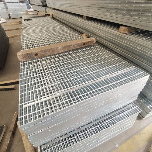 食品廠鋼格板選型：304不銹鋼還是鍍鋅更合適？