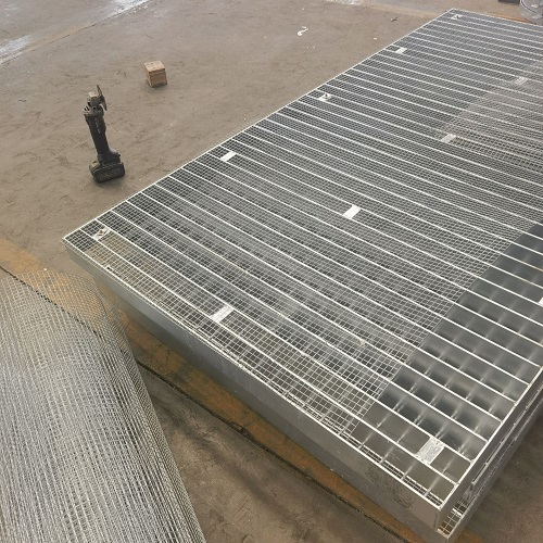 高空作業(yè)平臺專用鋼格板：安全承重設計全解析！