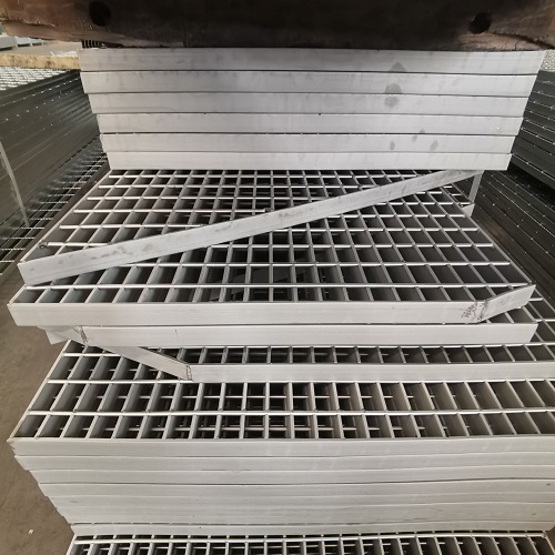 鋼格柵材質(zhì)怎么挑？一文讀懂碳鋼、不銹鋼的優(yōu)劣勢