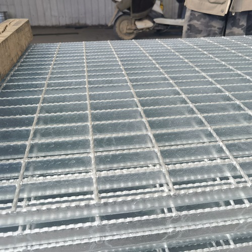 工業(yè)平臺鋼格柵解決方案：高承重與穩(wěn)定性的完美結(jié)合