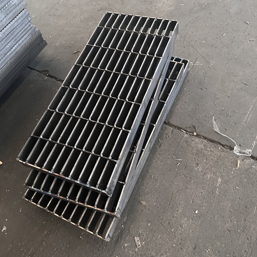 養(yǎng)殖場(chǎng)用鋼格板易清潔防腐蝕養(yǎng)殖戶都在選